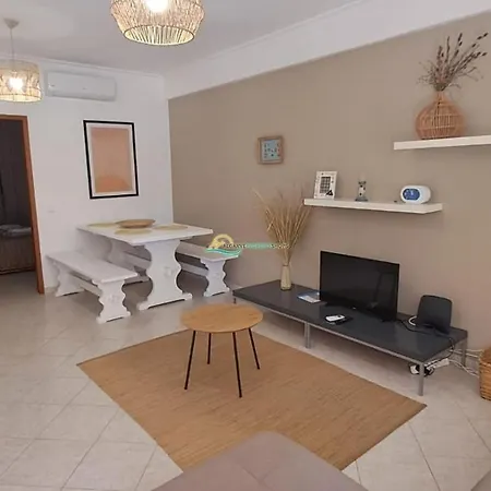 Апартаменты One Bedroom Ground Floor Apartment, Conceicao De *