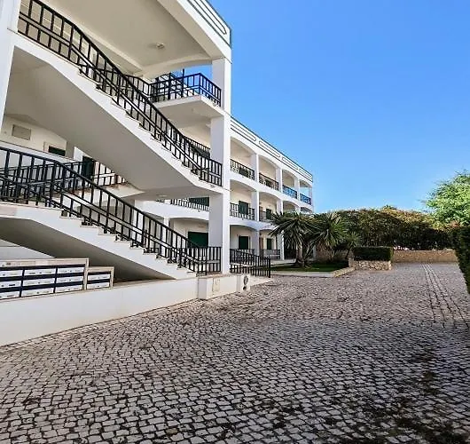 Апартаменты One Bedroom Ground Floor Apartment, Conceicao De *