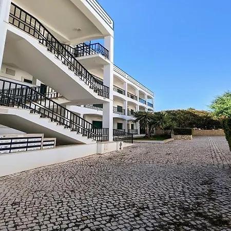 Apartament One Bedroom Ground Floor Apartment, Conceicao De *