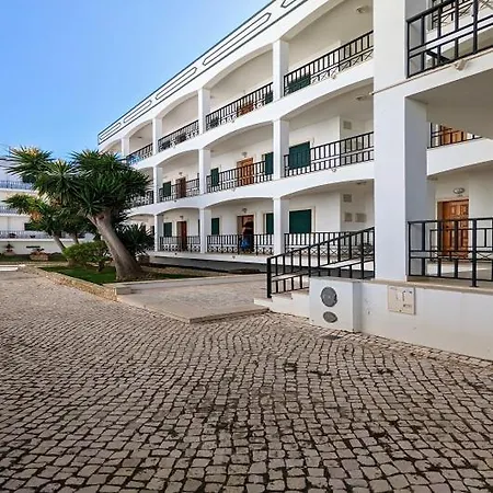 One Bedroom Ground Floor Apartment, Conceicao De